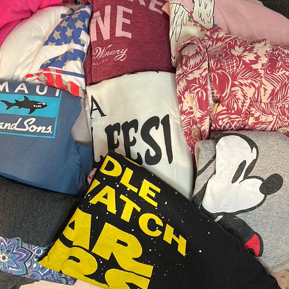 Maui and Sons Tops - 8 shirts medium and small lot bundle